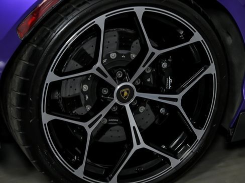 Used 2024 Lamborghini Revuelto image 23