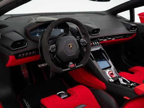 Used 2021 Lamborghini Huracan EVO RWD image 12