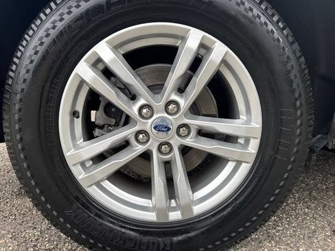Used 2023 Ford Explorer XLT w/ Equipment Group 202A AWD/4WD image 15