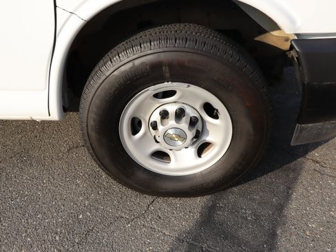 Used 2025 Chevrolet Express 3500 LS RWD image 32