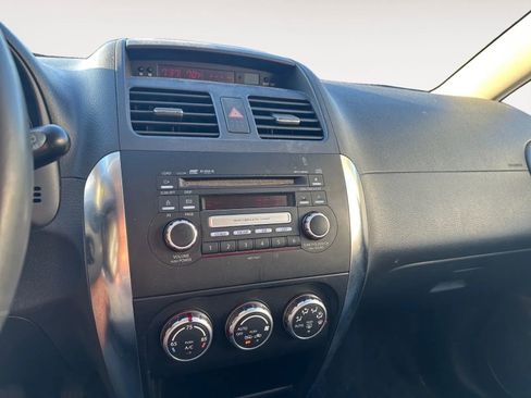 Used 2008 Suzuki SX4 AWD Hatchback w/ Touring Pkg image 10