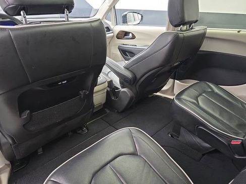 Used 2024 Chrysler Pacifica Limited image 47