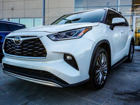 Used 2020 Toyota Highlander Platinum image 6