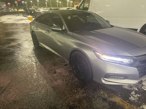 Used 2019 Honda Accord Sport image 2