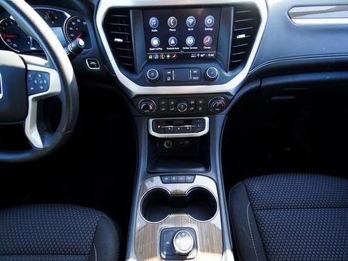Used 2023 GMC Acadia SLE image 17