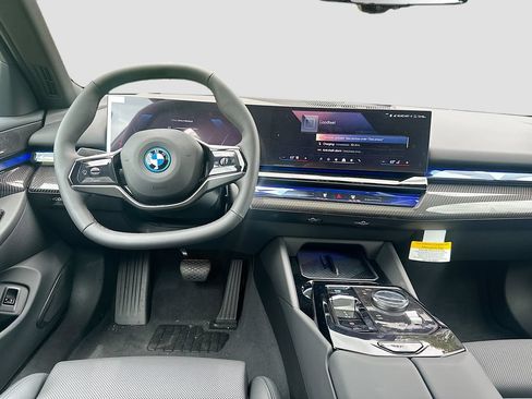 New 2026 BMW i5 eDrive40 w/ Premium Package AWD/4WD image 24