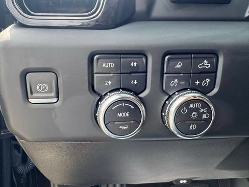 Used 2023 GMC Sierra 1500 AT4 w/ AT4 Premium Package AWD/4WD image 32