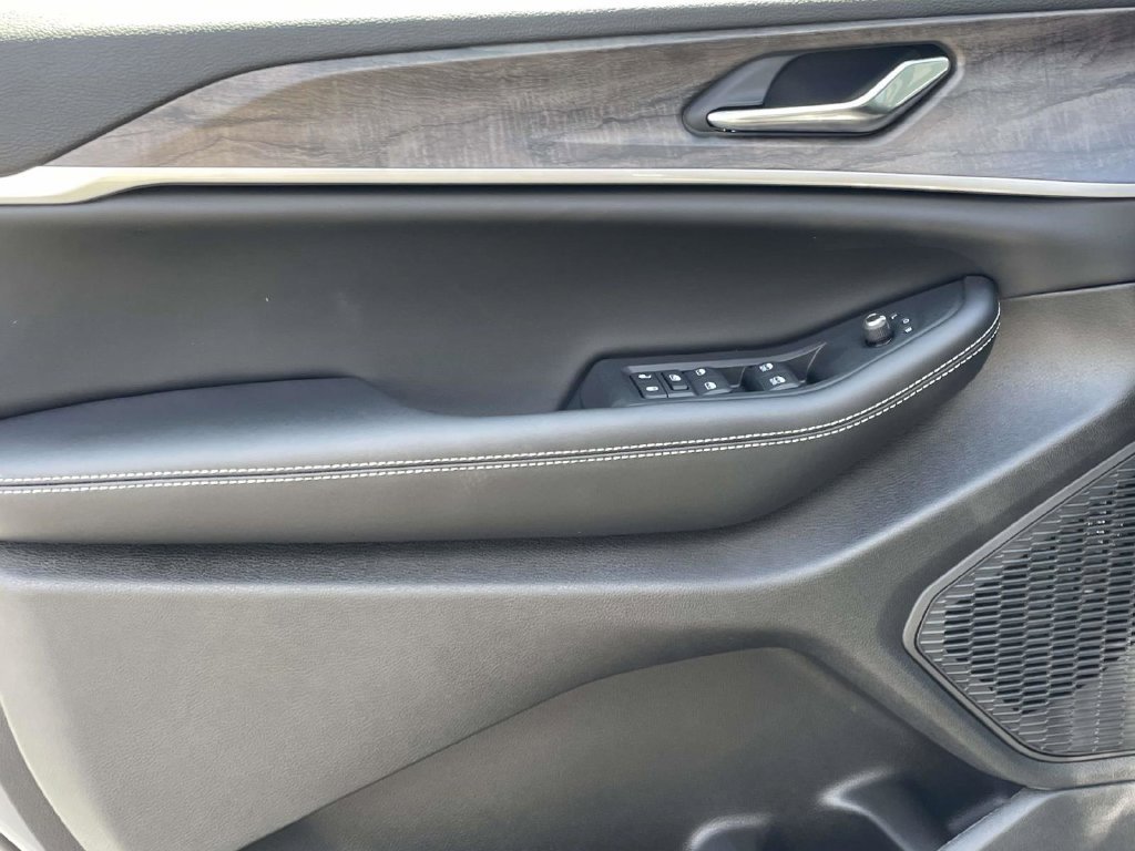 New 2027 Jeep Grand Cherokee Altitude RWD image 25