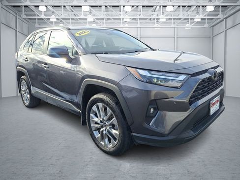 Used 2023 Toyota RAV4 XLE Premium image 7