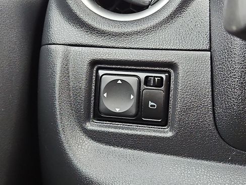 Used 2014 Nissan Versa SV image 22