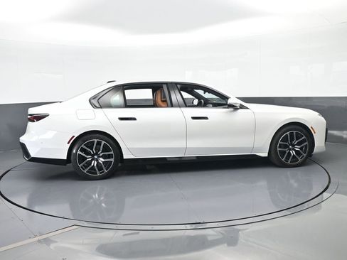 Used 2025 BMW 740i xDrive image 7