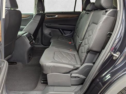 Used 2025 Volkswagen Atlas SE image 14