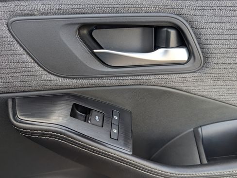 Used 2023 Nissan Rogue SV FWD image 21