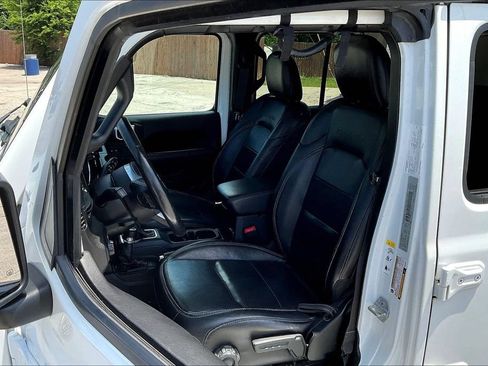Used 2019 Jeep Wrangler Unlimited Sahara w/ Dual Top Group AWD/4WD image 23