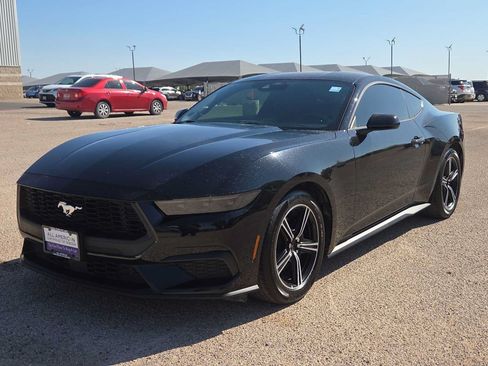 Used 2025 Ford Mustang Coupe RWD image 4