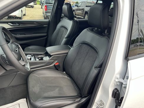 New 2025 Jeep Grand Cherokee L Altitude image 29