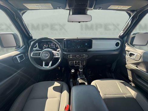 Used 2025 Jeep Wrangler Unlimited Sahara w/ Safety Group AWD/4WD image 7