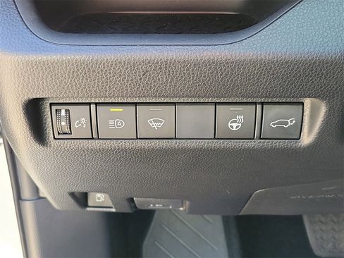 Used 2021 Toyota RAV4 XLE Premium image 32