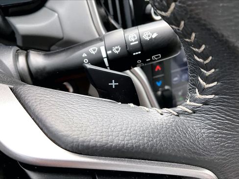 Used 2025 Subaru Outback Premium image 34