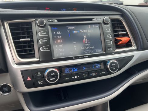 Used 2019 Toyota Highlander XLE image 37