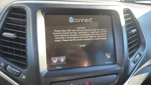 Used 2017 Jeep Cherokee Trailhawk w/ Cold Weather Group AWD/4WD image 10