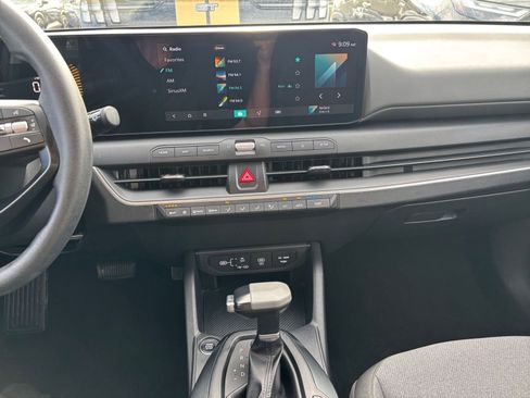 Used 2025 Kia K4 LXS image 17