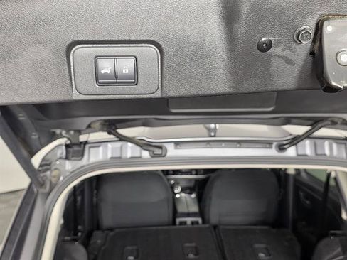 Used 2025 Nissan Rogue SV FWD image 22