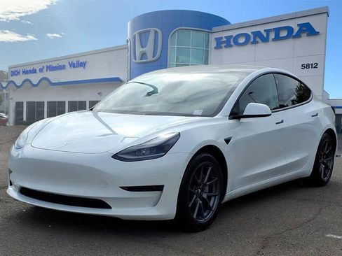 Used 2021 Tesla Model 3 Standard Range Plus image 1