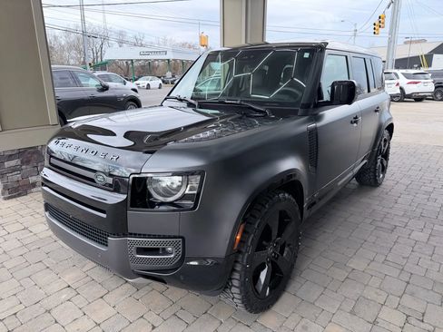 Used 2023 Land Rover Defender 110 V8 image 2