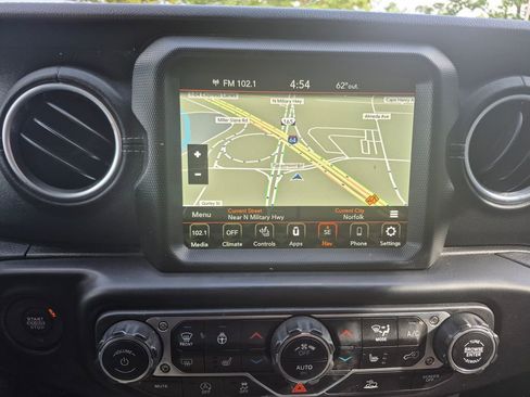 Used 2023 Jeep Wrangler Unlimited Sahara w/ LED Lighting Group AWD/4WD image 17