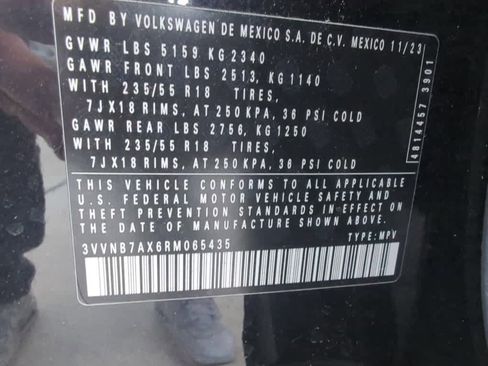 Used 2024 Volkswagen Tiguan SE w/ Panoramic Sunroof Package image 18