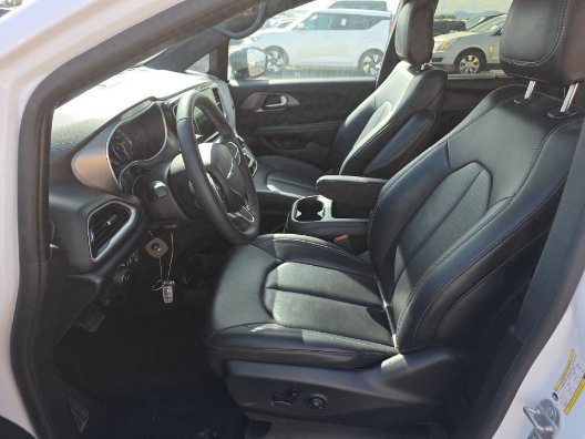 Used 2025 Chrysler Pacifica Select FWD image 8