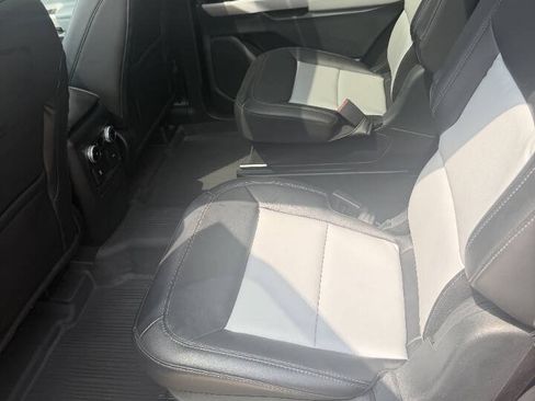 Used 2024 Ford Explorer XLT w/ Equipment Group 202A AWD/4WD image 19