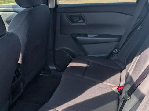 Used 2024 Nissan Rogue S image 15