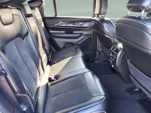 Used 2023 Jeep Grand Cherokee Altitude image 28