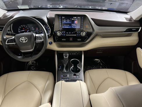Used 2021 Toyota Highlander XLE image 22