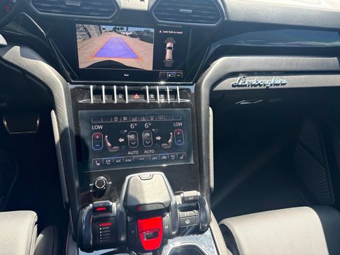Used 2021 Lamborghini Urus AWD/4WD image 8