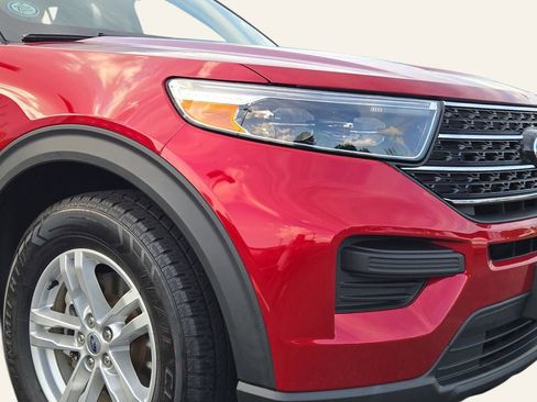Used 2021 Ford Explorer XLT RWD image 2