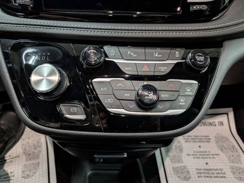 New 2026 Chrysler Pacifica Select image 18