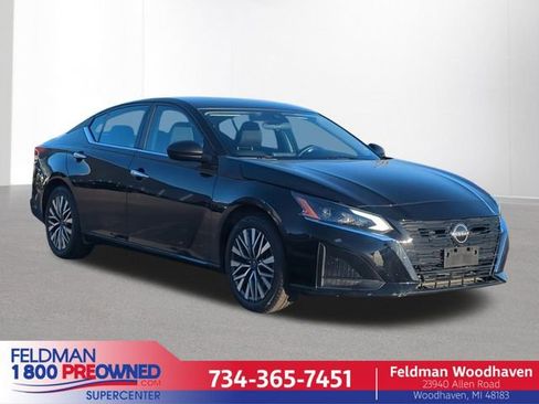 Used 2024 Nissan Altima 2.5 SV image 1