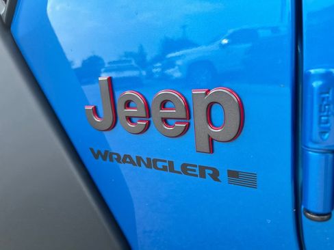 Used 2024 Jeep Wrangler Unlimited Rubicon w/ Convenience Group AWD/4WD image 31