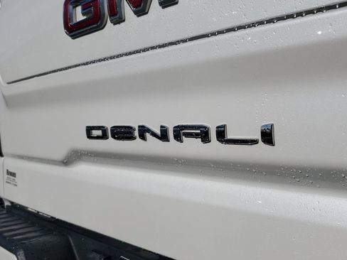 Used 2024 GMC Sierra 1500 Denali w/ Denali Reserve Package AWD/4WD image 8