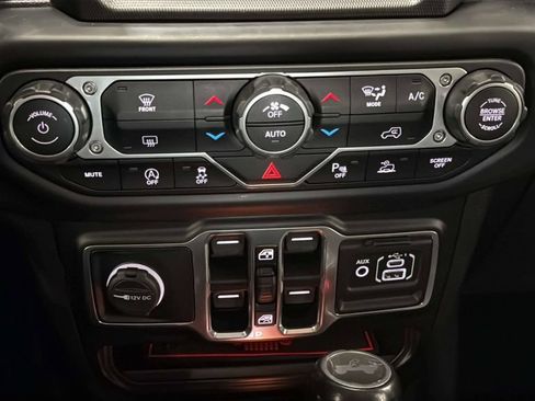 Used 2021 Jeep Wrangler Unlimited Sahara w/ Uconnect 4C Nav & Sound Group AWD/4WD image 29