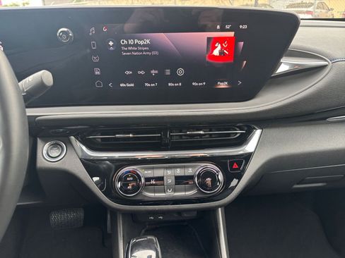 Used 2025 Buick Envista Sport Touring image 18