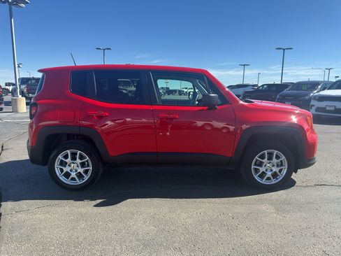 Used 2023 Jeep Renegade Latitude image 4
