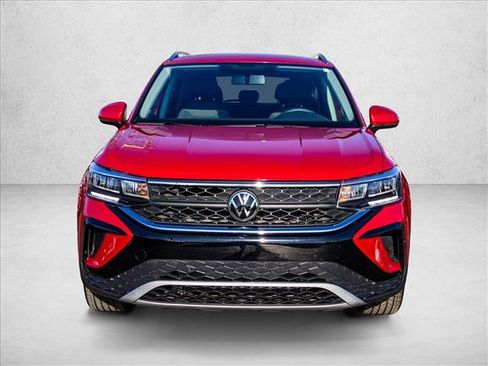 Used 2022 Volkswagen Taos SE image 2