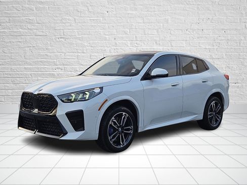 Certified 2025 BMW X2 xDrive28i w/ Premium Package image 3
