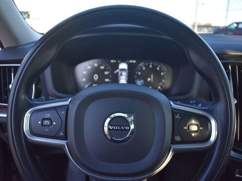 Used 2022 Volvo S60 B5 Momentum w/ Premium Package image 28