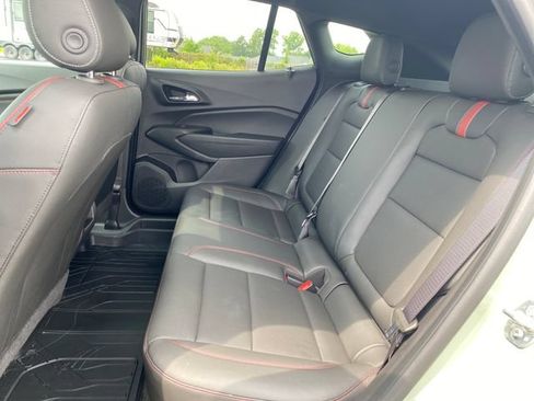 Certified 2024 Chevrolet Trax RS w/ Sunroof Package FWD image 19