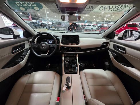 Used 2023 Nissan Rogue SL w/ SL Premium Package image 19